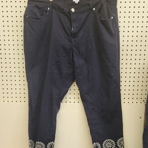Crown & Ivy Curvy Women's Navy Capri with Embroidered Detail Size 22W